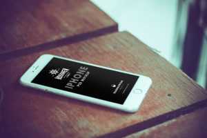 10 Photorealistic iPhone 6 Free PSD Mockups