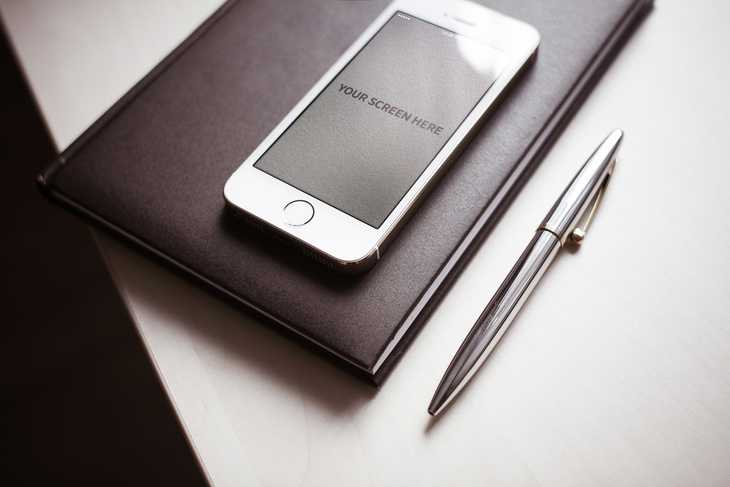 3 iPhone Photorealistic Mockups
