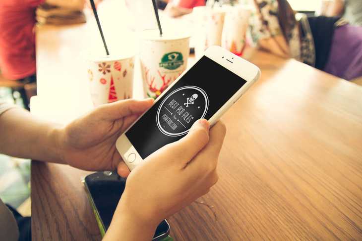 8 Free iPhone 6 PSD Mockups