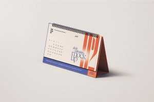 1 Free Horizontal Desk Calendar Mockup PSD