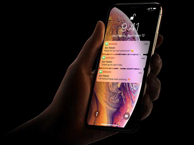Free iPhone XS Mockup PSD