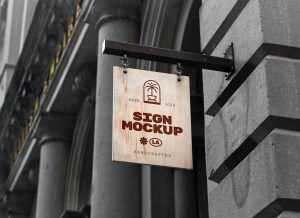 Free Vintage Wooden Hanging Logo Sign Mockup PSD