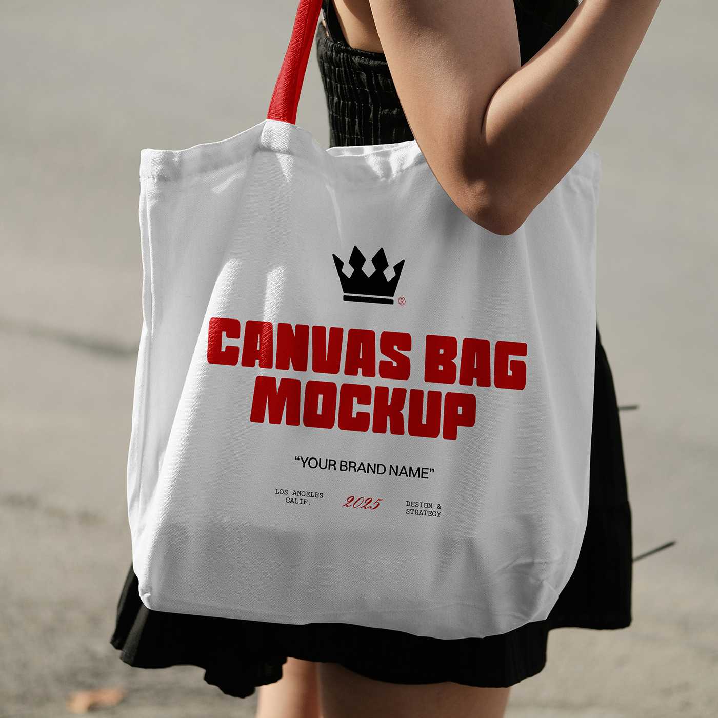 Free Woman Wearing Canvas Bag Mockup