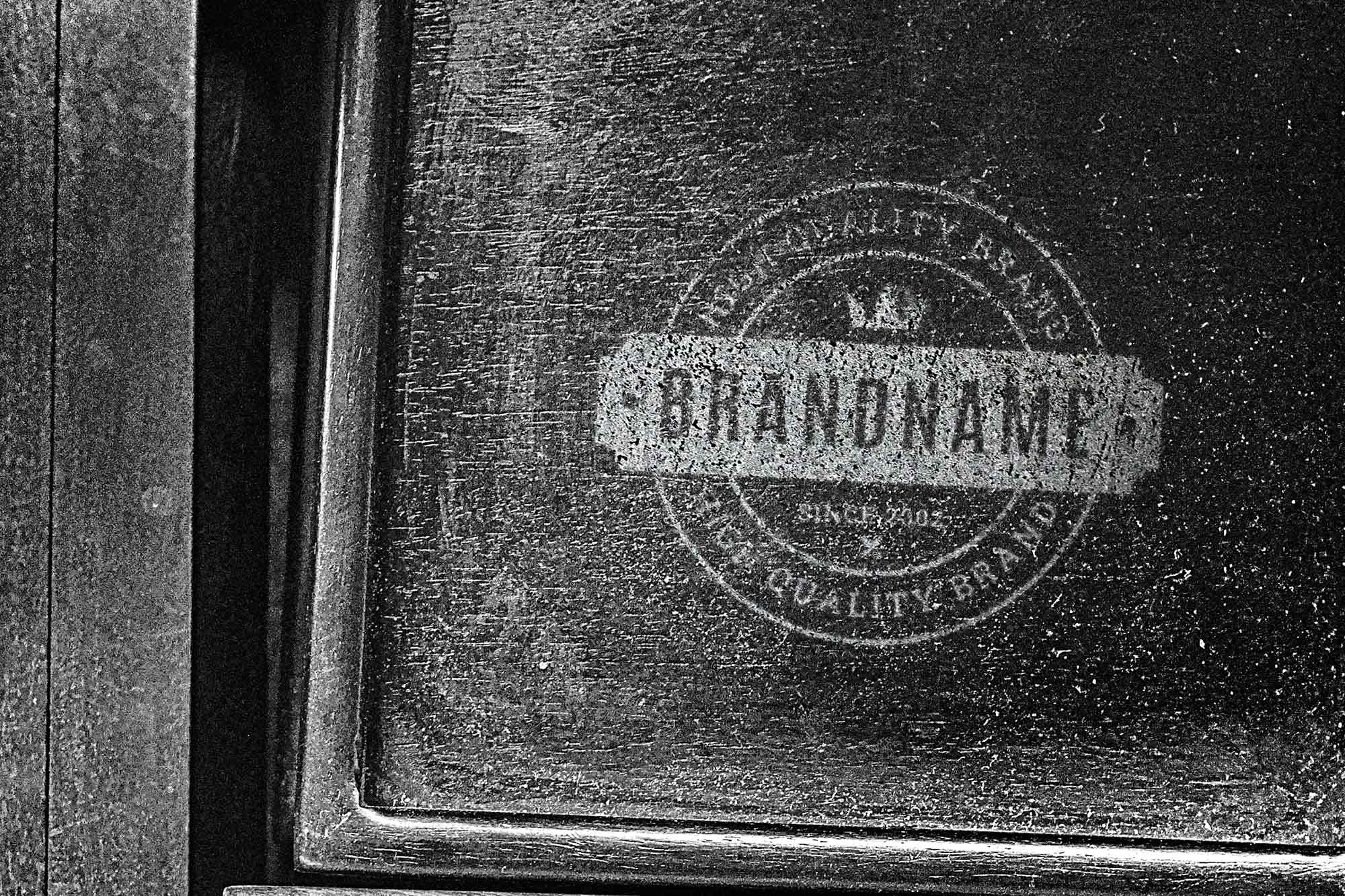 Free Wooden Engraved Logo Mockup PSD