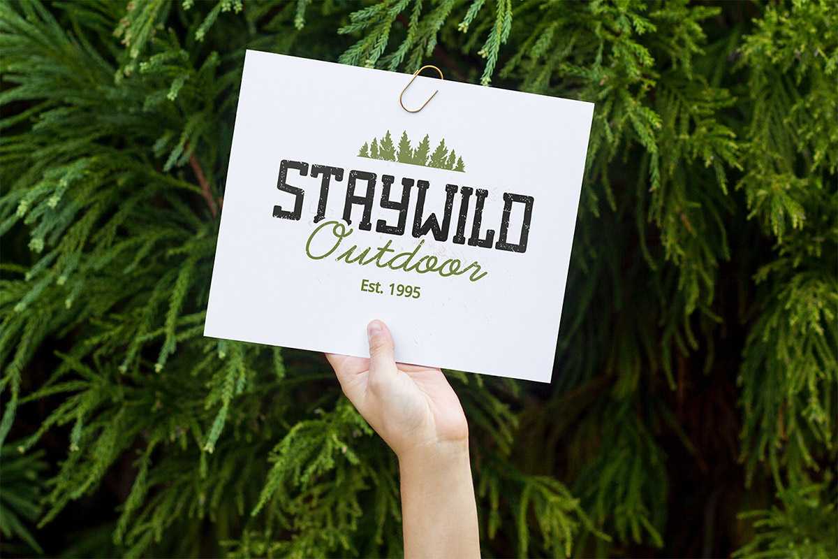 Free Xmas Greetings Card in Hand Mockup PSD