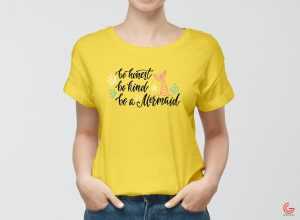 Free Young Women Wearing a Round Neck T-Shirt Mockup PSD