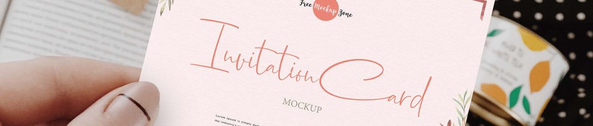 Free Girl Showing Invitation Card Mockup (PSD)