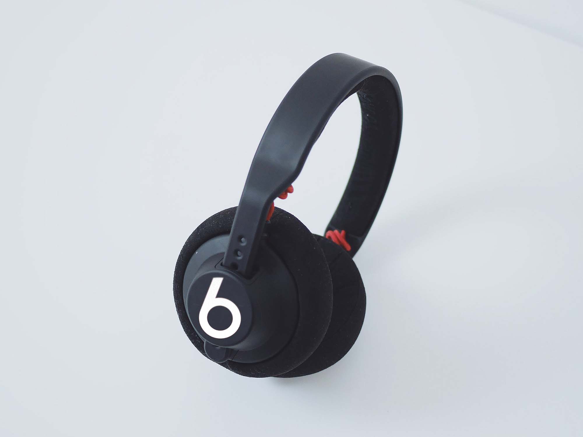 Free Headphone Mockup (PSD)
