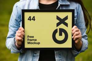 Free Horizontal Frame Mockup (PSD)