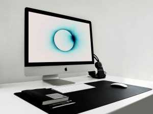 Free iMac Pro Mockup (PSD)
