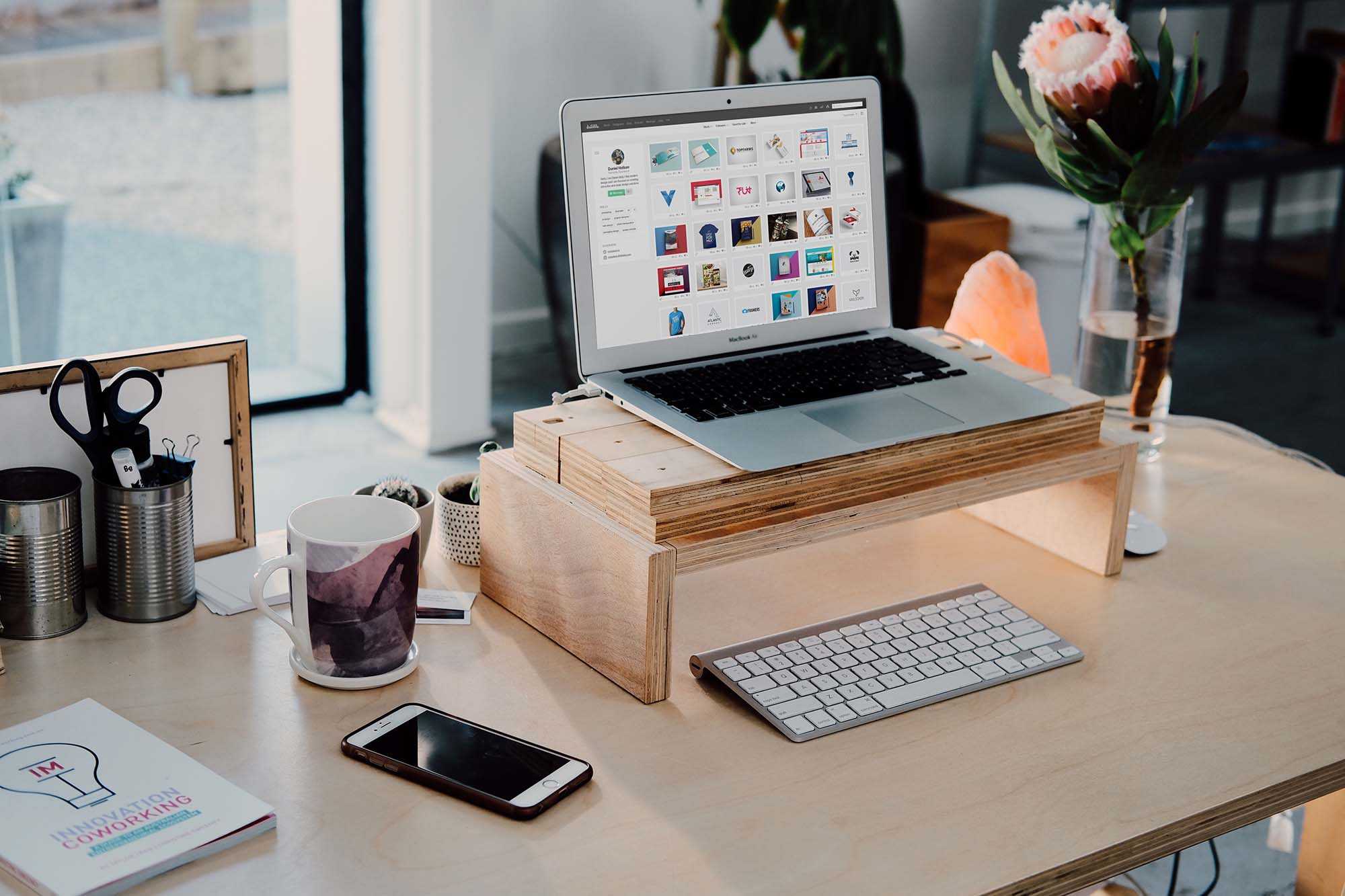 Free MacBook Air Mockup (PSD)