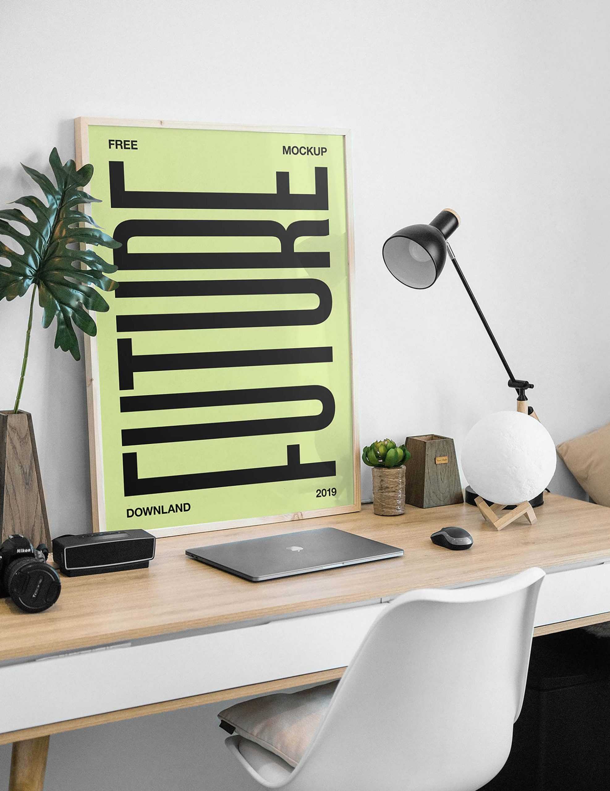 Free Picture Frame on Desk Mockup (PSD)