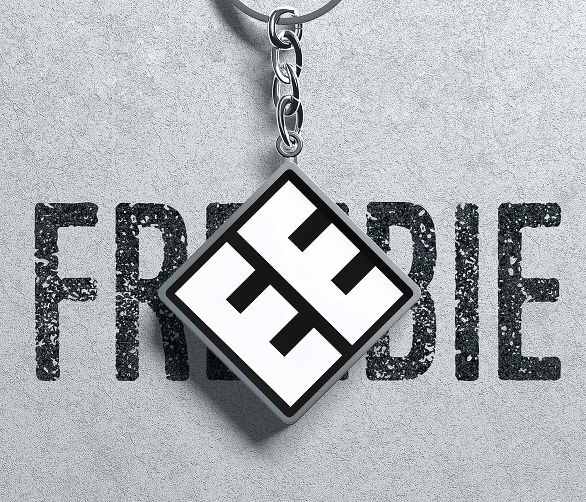 Free Rhombus Keychain Mockup (PSD)