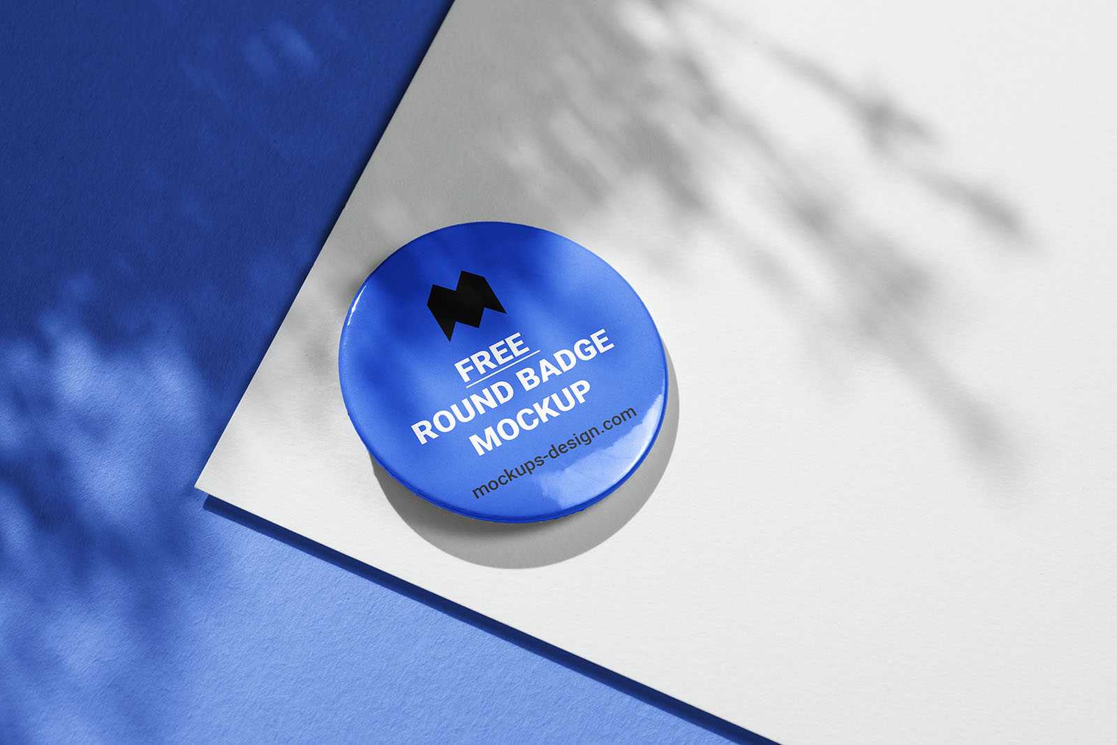 Free round badge mockup