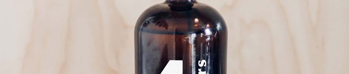 Free Vase Bottle Mockup (PSD)