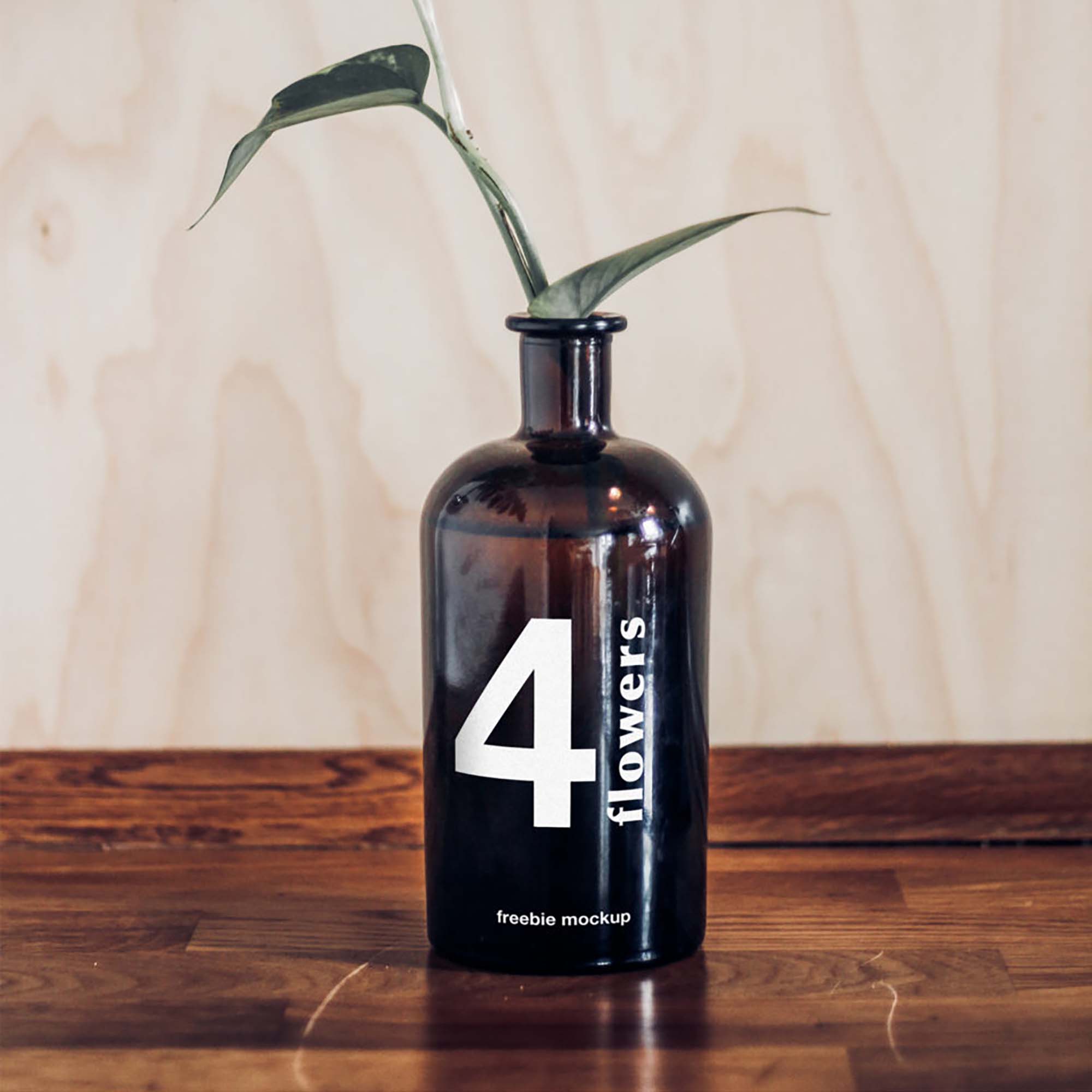 Free Vase Bottle Mockup (PSD)