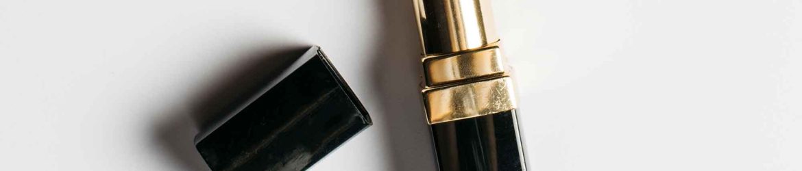 Simple Black Lipstick Mockup (PSD)