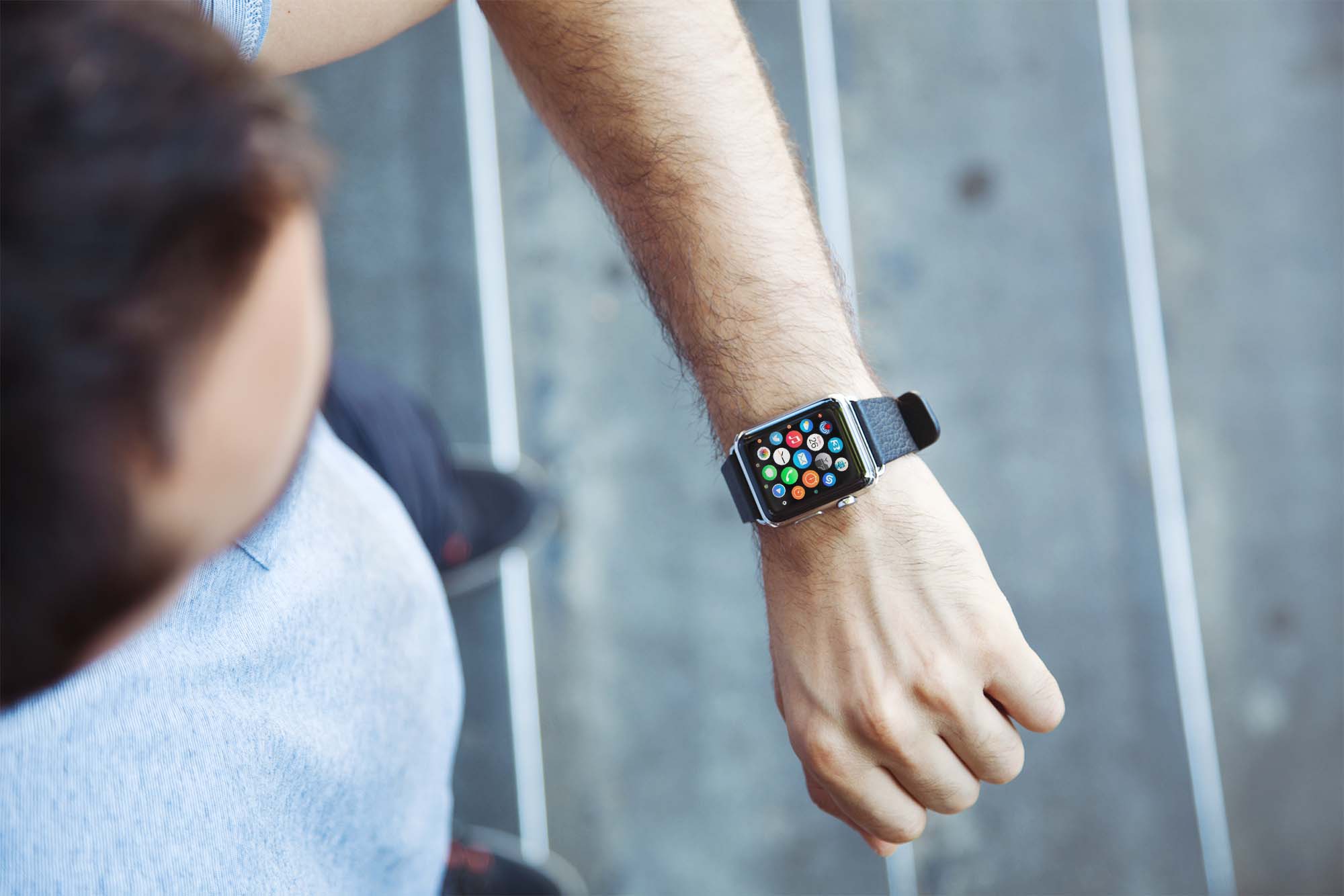 9 Free Apple Watch Mockups (PSD)
